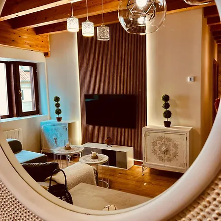 El Capricho De Claudia_ Catedral アパート